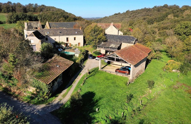 Les combes de Testas 24 people, heated pool, Aveyron Gorges