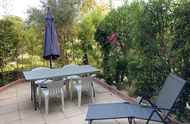 LES LECQUES - GARDEN STUDIO 3 MN WALK FROM THE BEACH+PARKING+TENNIS