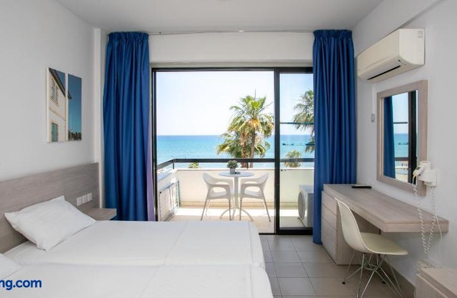 Les Palmiers Sunorama Beach Apartments