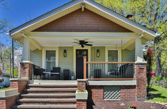 Les Petit Maison Walkable to Downtown Black Mtn