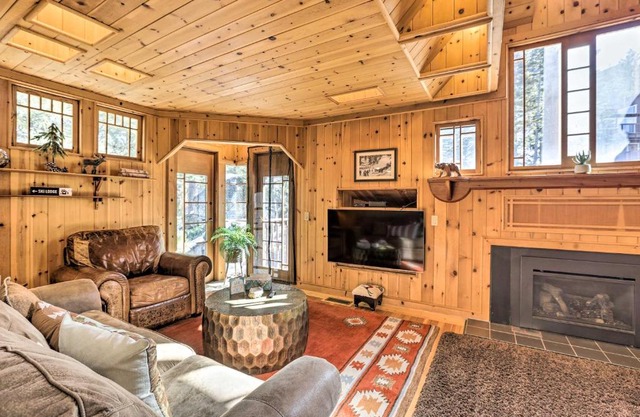 Less Than 1 Mi to Heavenly Lifts Tahoe Area Townhome!