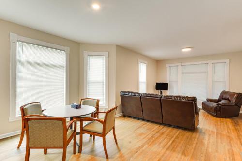 Less Than 1 Mi to Main St Quiet Apartment in Galesburg!