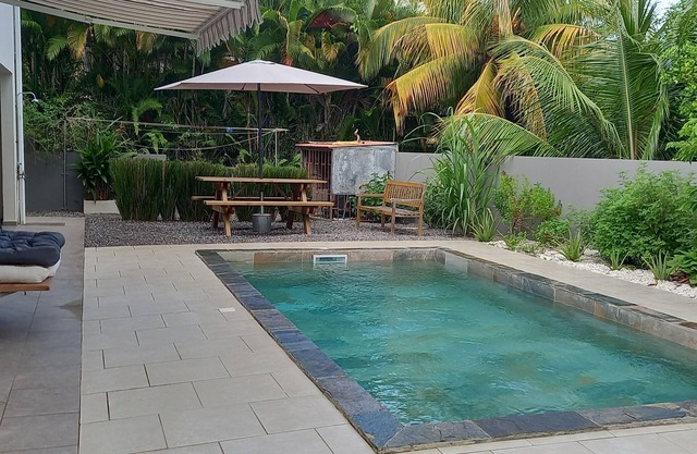 Lieu Calme et Verdoyant Pour se Ressourcer : bas de Villa Avec Piscine Pour 2per