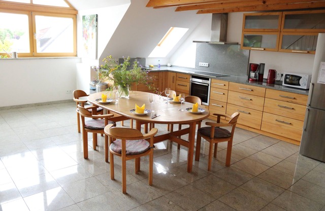 Light 110 m2 top floor apartment w/gallery, central in Munich Laim/Hadern