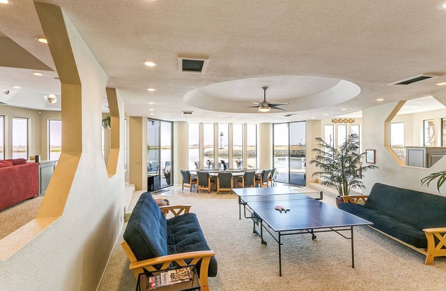 Lighthouse Holiday Home - Waterfront, Hot tub, Sauna, Gourmet Kitchen, Fishing