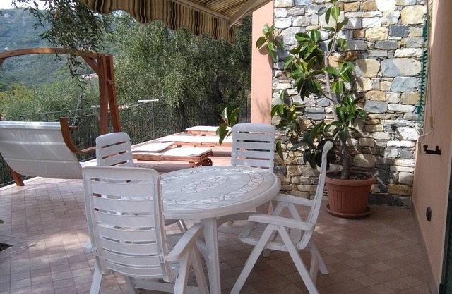 LIGURIA HOLIDAY HOME - INDEPENDENT VILLA DIANO