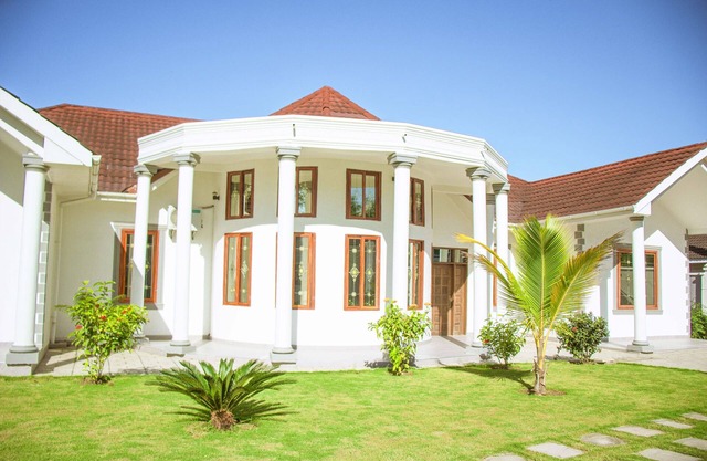 Lika Zifa Luxurious and Spaciuos Holiday Villa close to Beach and Amenities