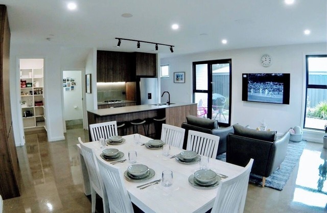 Like New, 3 bedroom Townhome, Walking distance (7 Min) to 3 beaches of Broulee.