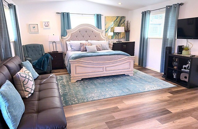 LikeHome2/Serene/Dedicated WI-FI/Close to the Hub/Extended Stays