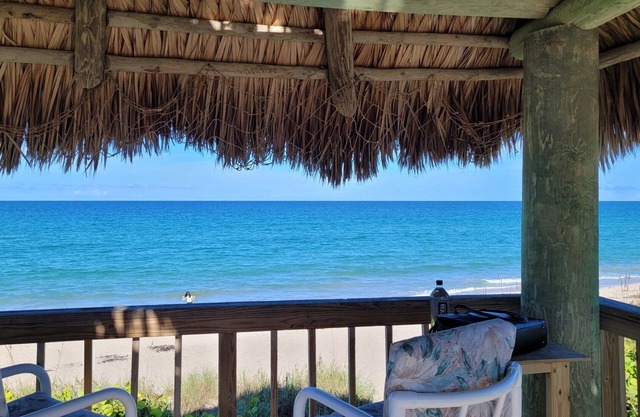 Lil Island Beach House Coastal Pet Friendly Escape w/Patio & Private Beach