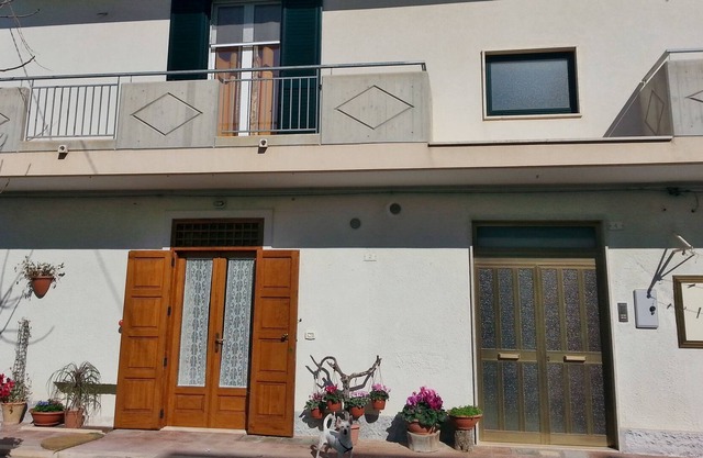 Liliane little house - Apartment 2 to 5 beds with sea view terrace