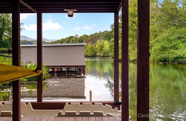 Lily Pad Lakehouse by Carolina Properties-Lake Lanier Lakefront, Fire Pit, Kayak