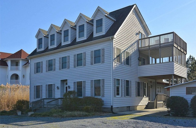 LINENS & DAILY ACTIVITIES INCLUDED*!. PRIVATE BEACH/COMMUNITY POOL/SLEEPS 18