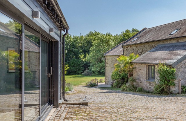 LINHAM BARN, pet friendly, luxury holiday cottage in Kingsbridge