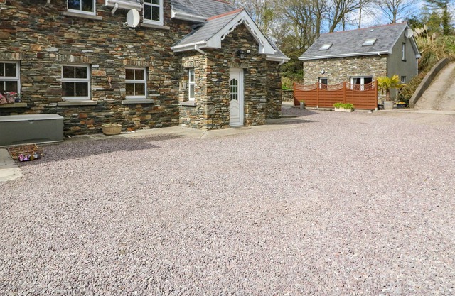 LIS-ARDAGH COTTAGE 1, family friendly in Union Hall, County Cork