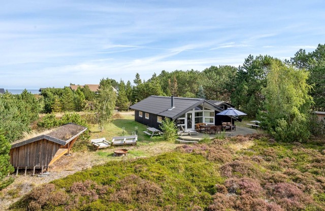 "Lisbeth" - 400m from the sea by Interhome