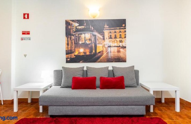 Lisboa, Charming Patio House, Central Lisbon, Wifi, Air Conditioning, Near Metro, By Ig