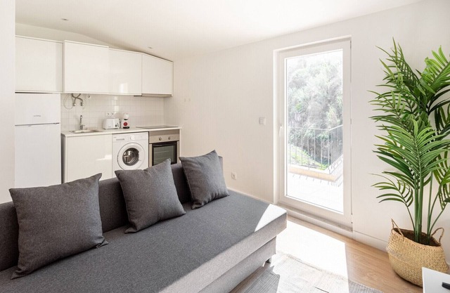 Lisbon Charming Flat near Park, Easy Access to the Centre