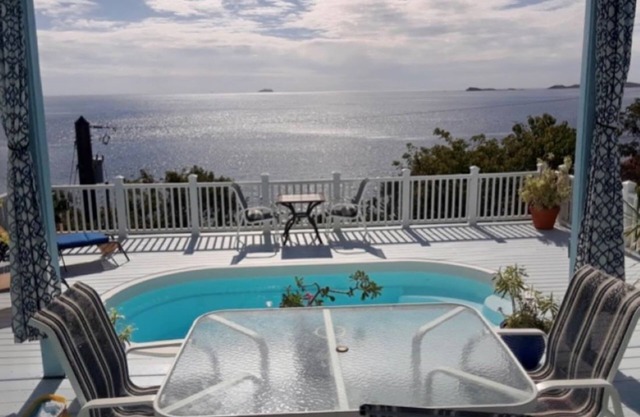 Listen to surf below! 2 bdrm private Villa with pool and spa.