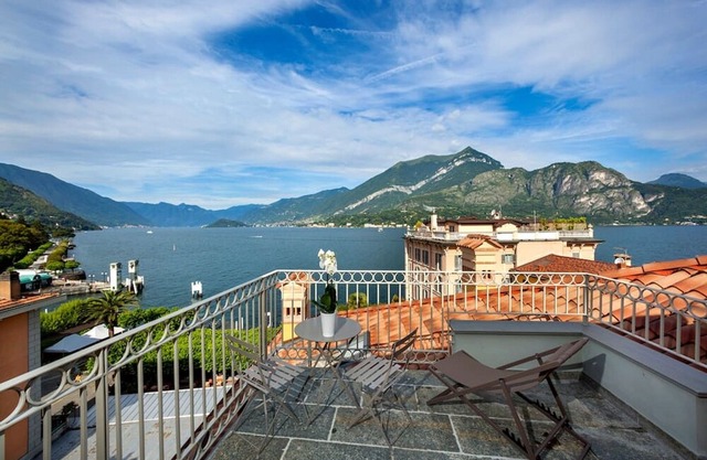 LISZT TOWER by KlabHouse-3BR Lakefront w/Terrace & AC