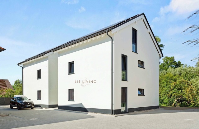 LiT LiVING: Luxus | Box SprIng | Parking | Garten