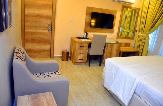 LIT SUITES