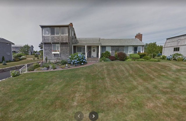 Little Compton: Sweeping ocean view, 5min walk 2 beach, big yard w/patio, 4 BRs
