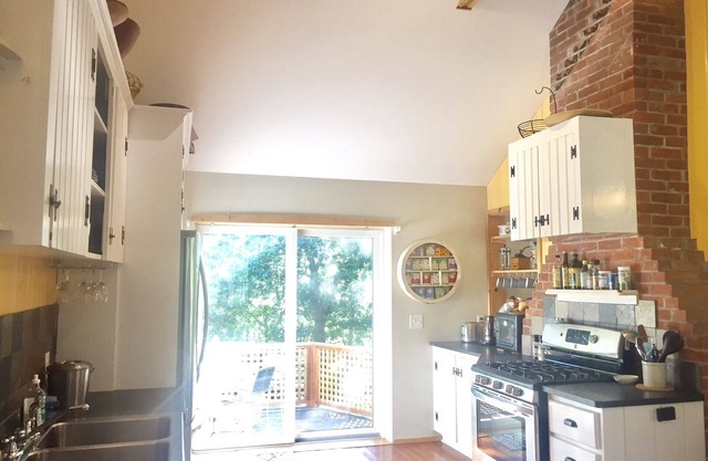 Little Compton Westport Secluded 5 BR Near Beach and River