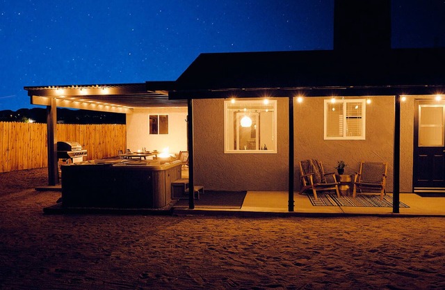 🌵Live Centered w/Hot Tub, Fire Pit & BBQ In Joshua Tree & Walk to Town!🌵