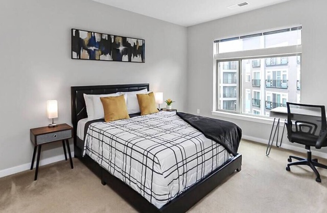 Live in the Heart of Fairfax - Free parking