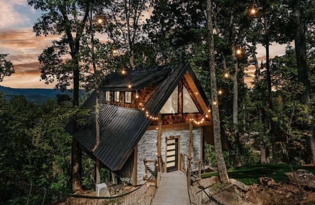 Live Oak Treehouse at Treetop Escapes