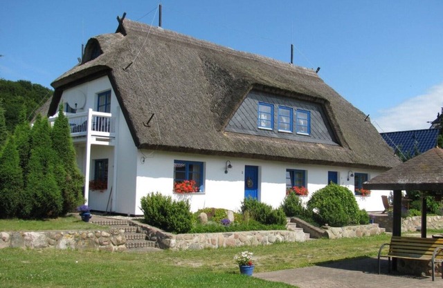 Living under "Reet" family friendly, dogs allowed, garden + large open space