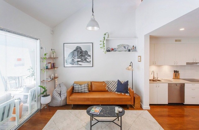 Located in the Old Tannery just minutes walk to Central Fremantle's vibrant City Centre. What you will enjoy: * Peaceful location yet central to markets * Free secure parking for 1 car undercover * Climate controlled air conditioning *