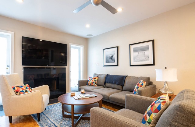 Location! 1 Block from Bayshore/SOHO/Hyde Park