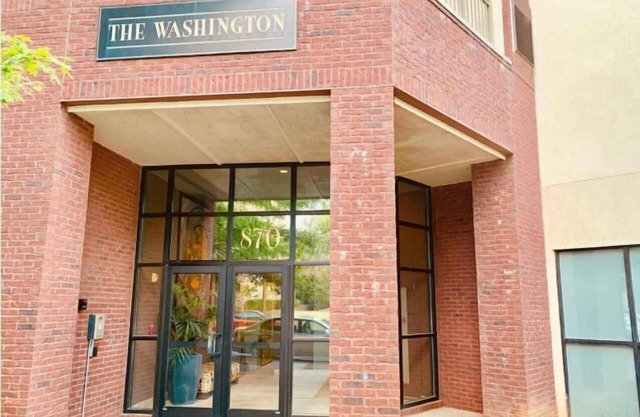 Location! Location! 2bd/2bath- Heart of Downtown Atlanta