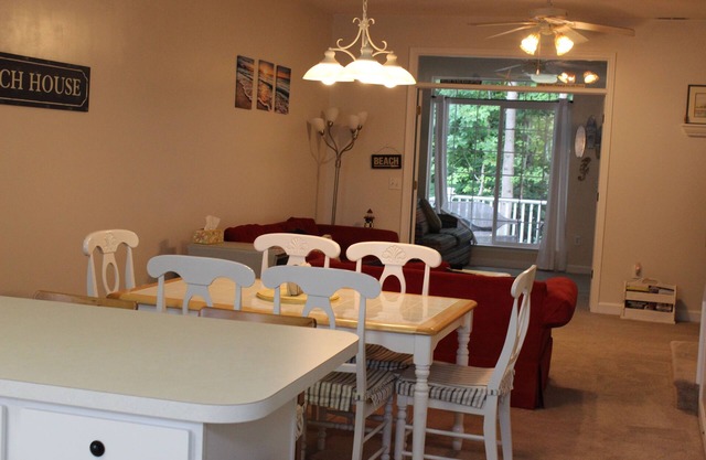 LOCATION! LOCATION! LOCATION! Perfect townhome 1.5 miles to Bethany Beach