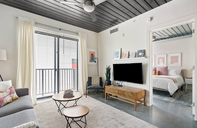 Lodgeur | Cool designer 1BR loft | Midtown