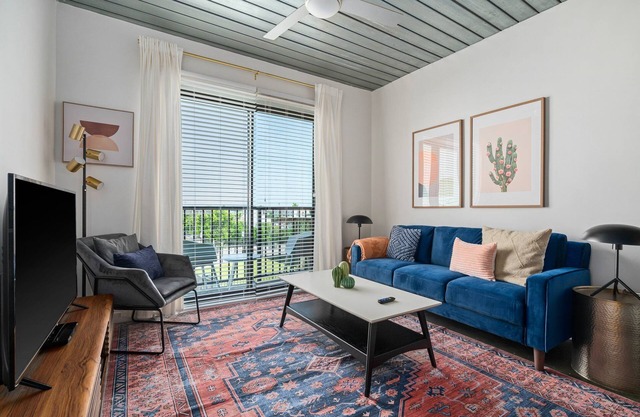 Lodgeur | Fabulous & modern 1BR loft | Midtown