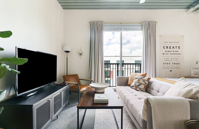 Lodgeur | Fantastic & chic studio loft | Midtown