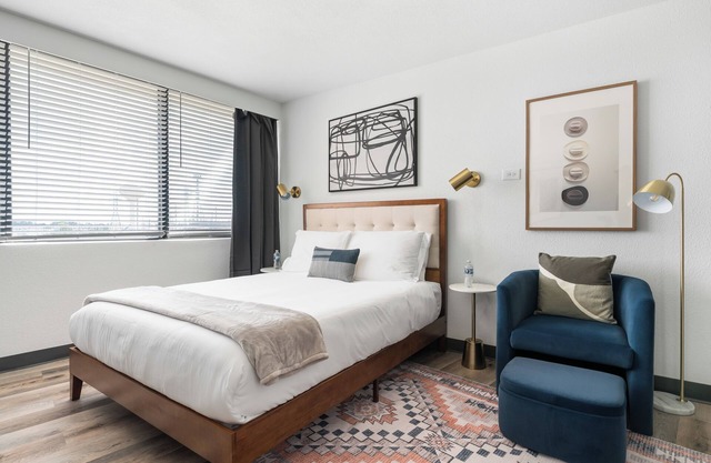 Lodgeur | Studio near Greenway Plaza | Upper Kirby