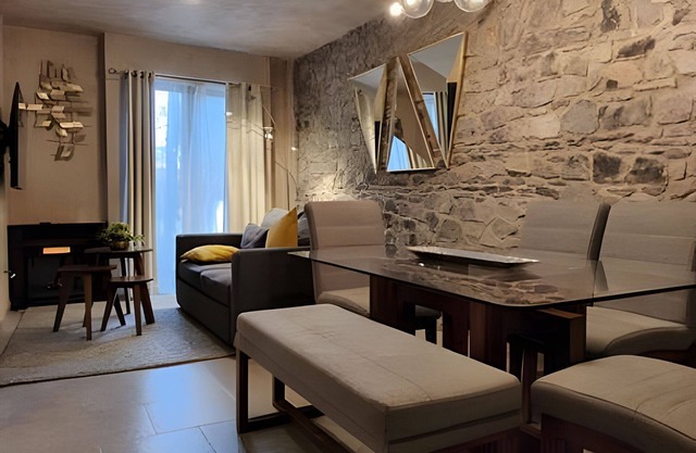 Loft Éfeso: A Modern Retreat in Val'Quirico!