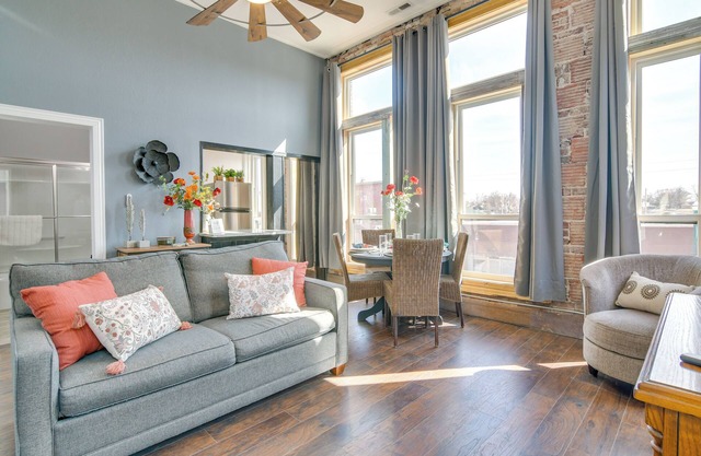 Loft-Style Apt in Dtwn Monett: Pets Welcome!