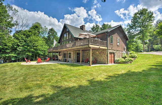 Log Cabin Getaway on Double Lot at Indian Lake!
