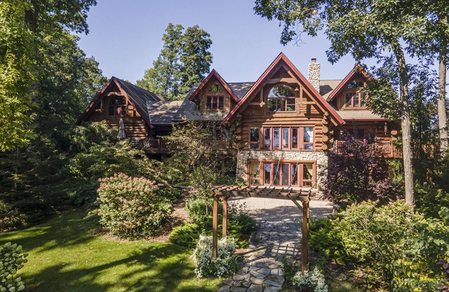 Log Cabin Mansion fronting Strawberry and Bass Lake with large oversized suites.
