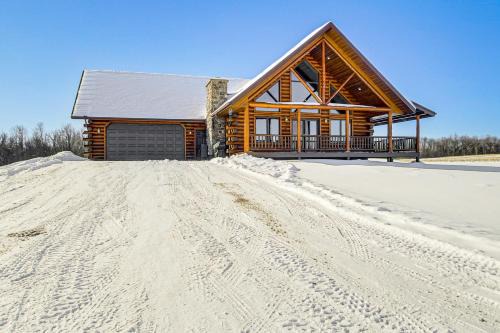 Log Home with Deck and Sunset Views 19 Mi to Oconto!