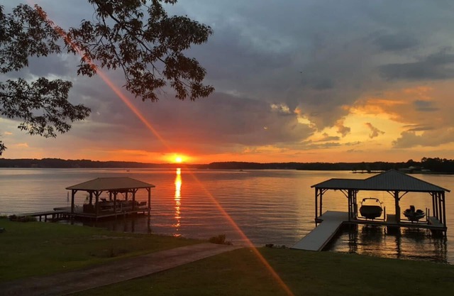 Logan Martin Lake- 3/2 waterfront home with breathtaking views and calm waters
