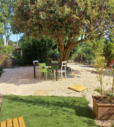 Logement 2 personnes cosy avec petit jardin