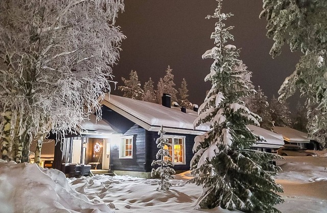 Lomaylläs B19/Palovaarankaarre 2 B by Interhome