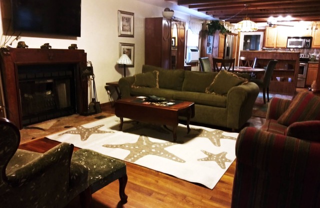 Look No Further! Very Charming. 2 Miles From Kemah BoardWalk. Pet Friendly!