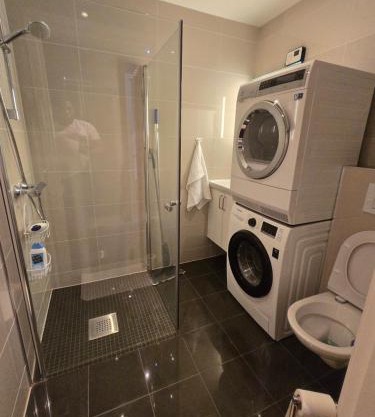 Lovely 2 bedroom apartment with free parking